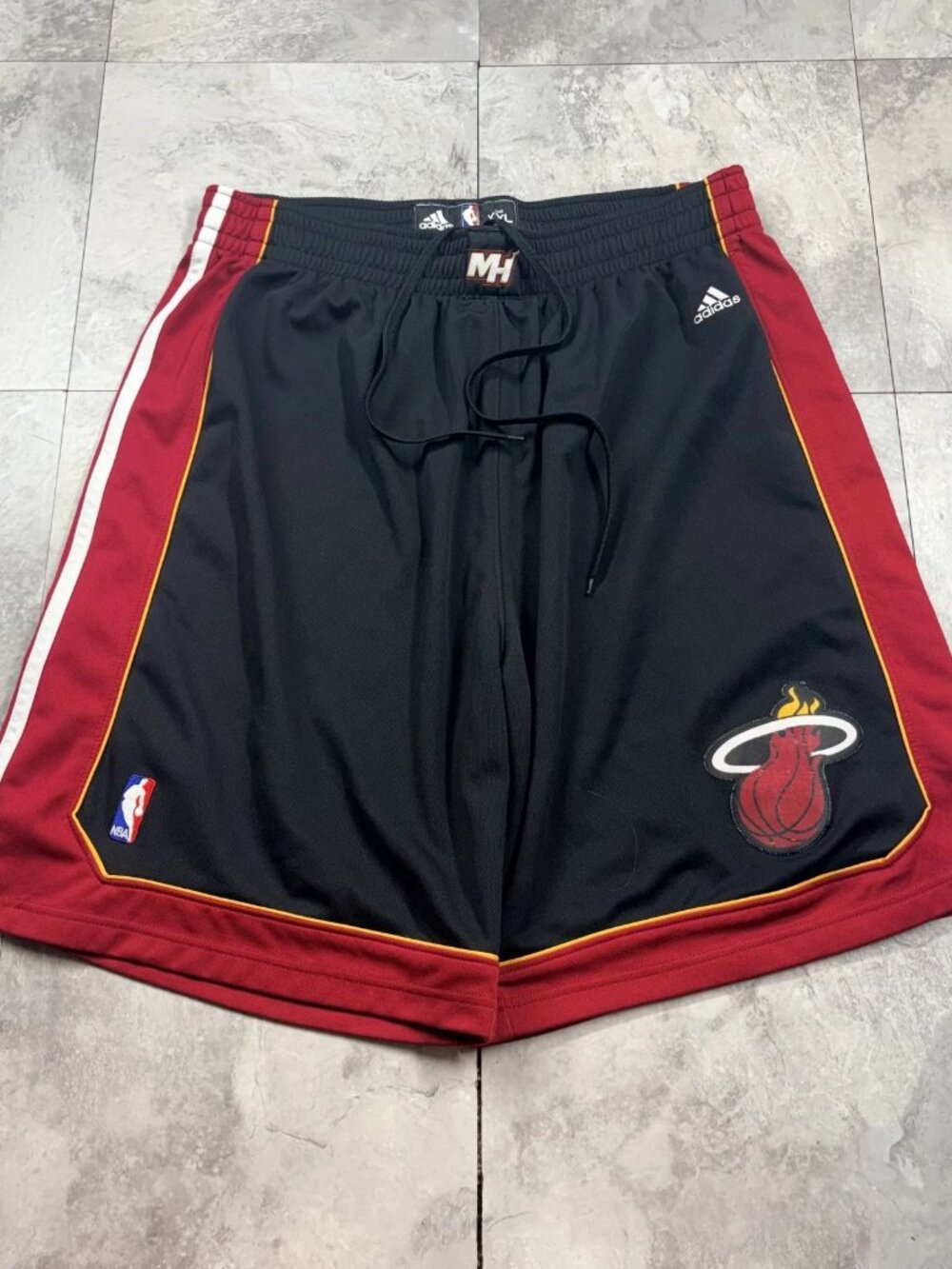 adidas Miami Heat Basketball Shorts Men's 2XL Black Red NBA Vintage Y2K
